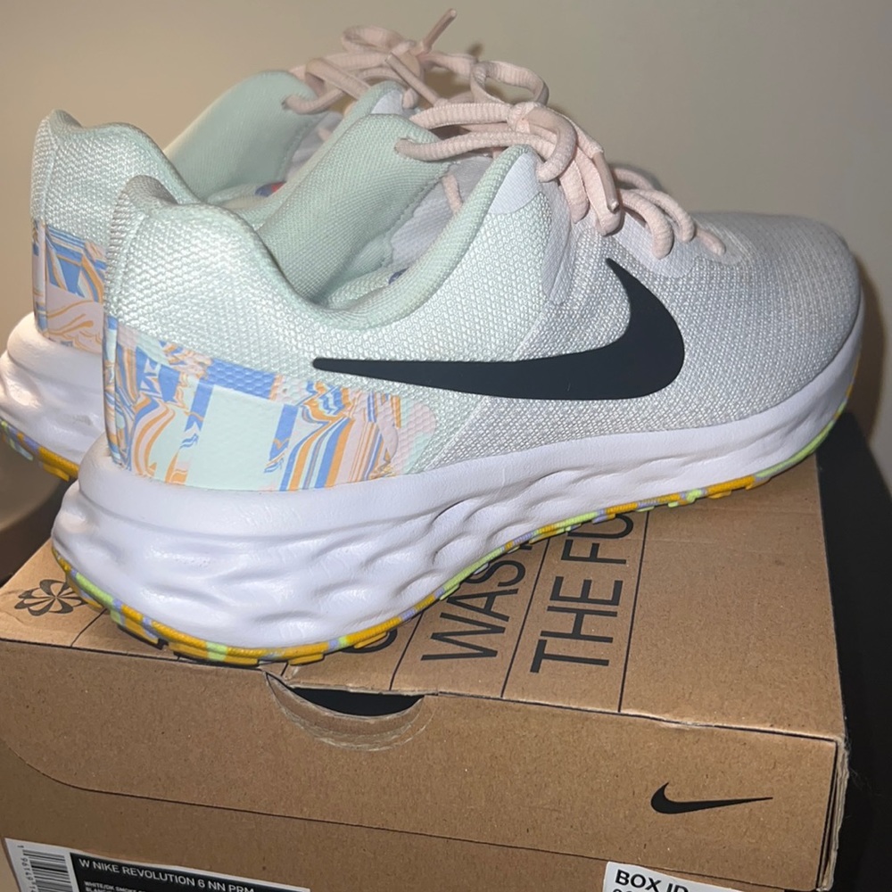 Nike Revolution 6